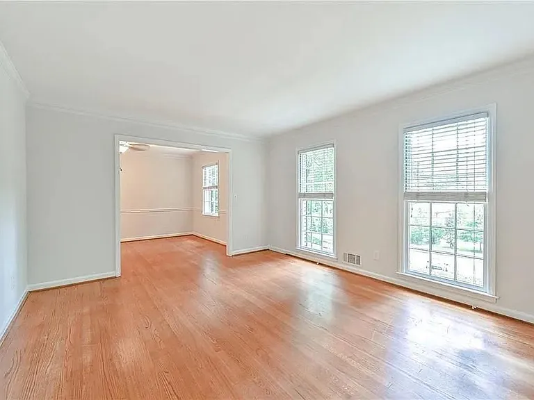 260 River Valley Rd — Photo 3