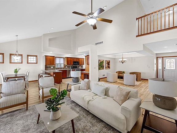 4th image of 105 Wild Rose Ln
