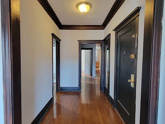 5th image of 6303 N Lakewood Ave APT 3