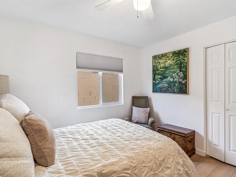 1739 N Palm Dr — Photo 21