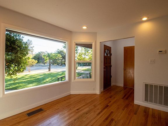 5th image of 208 Catherine Ln