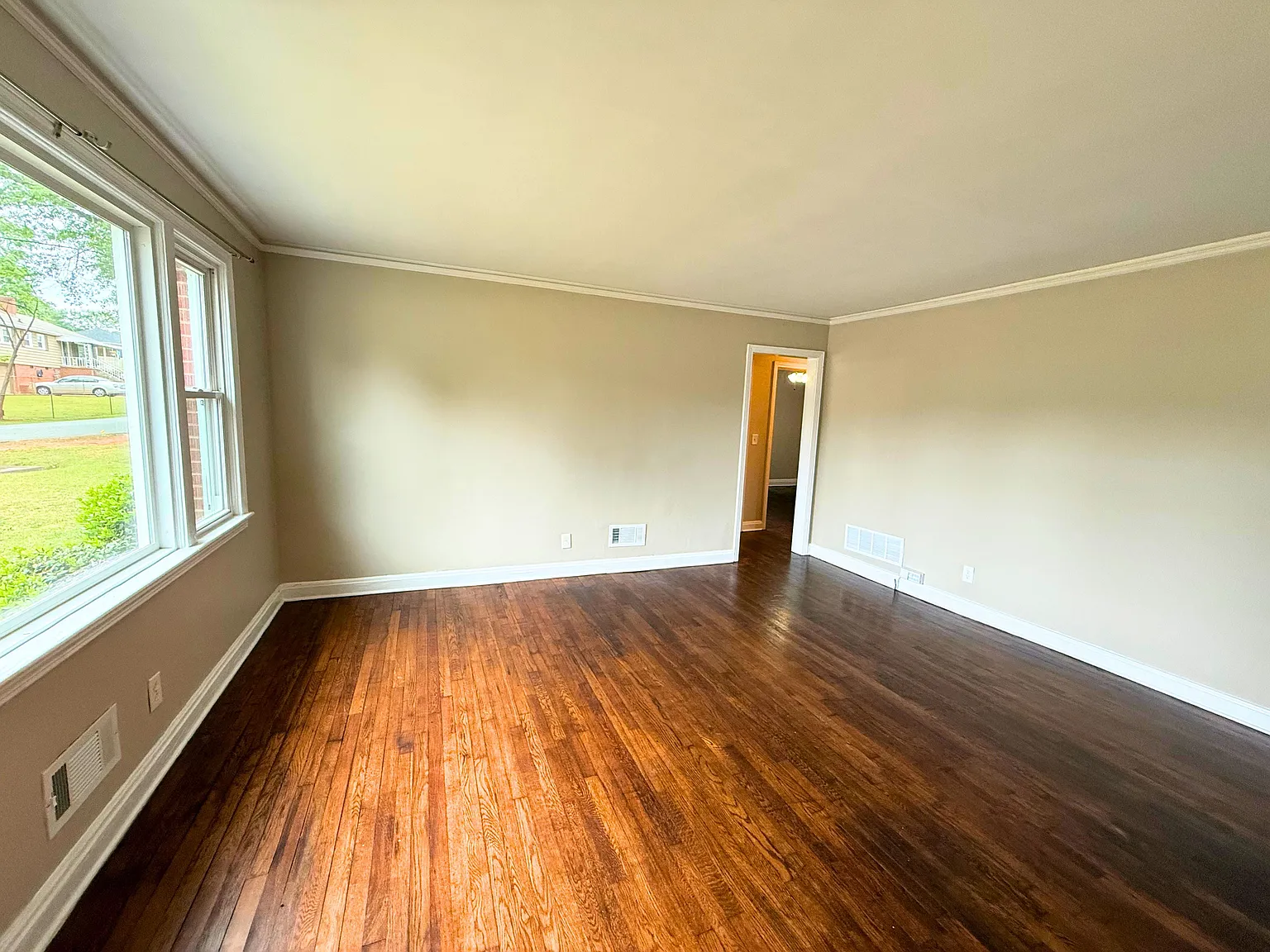3 bed, 1200 sqft, $1,595 — Photo 2