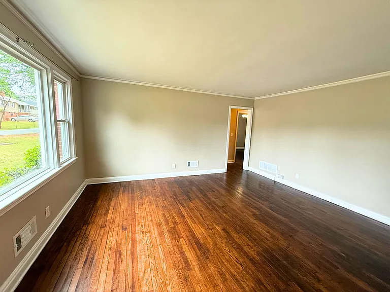 12 Templewood Dr — Photo 2