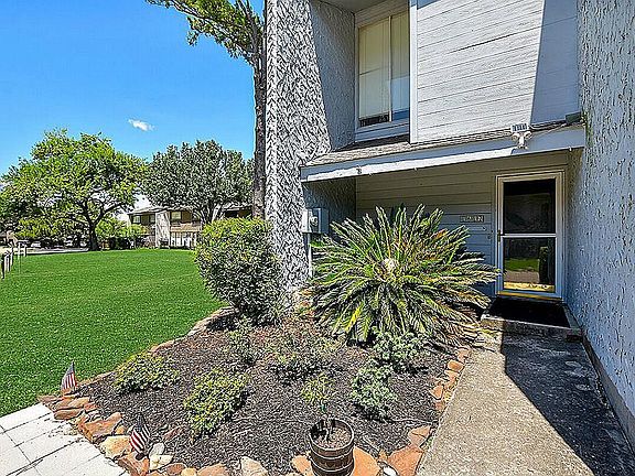 4th image of 3938 Lakewood Dr