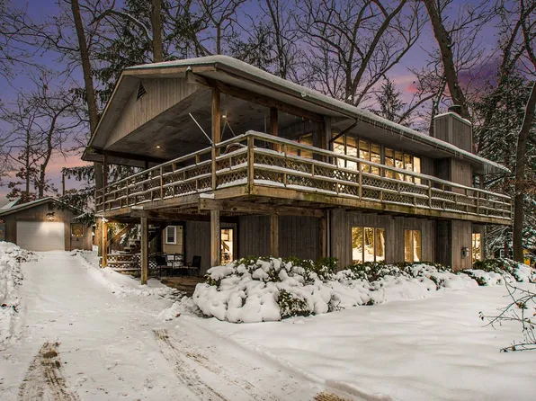 67217 Oak Ct, Dowagiac, MI 49047