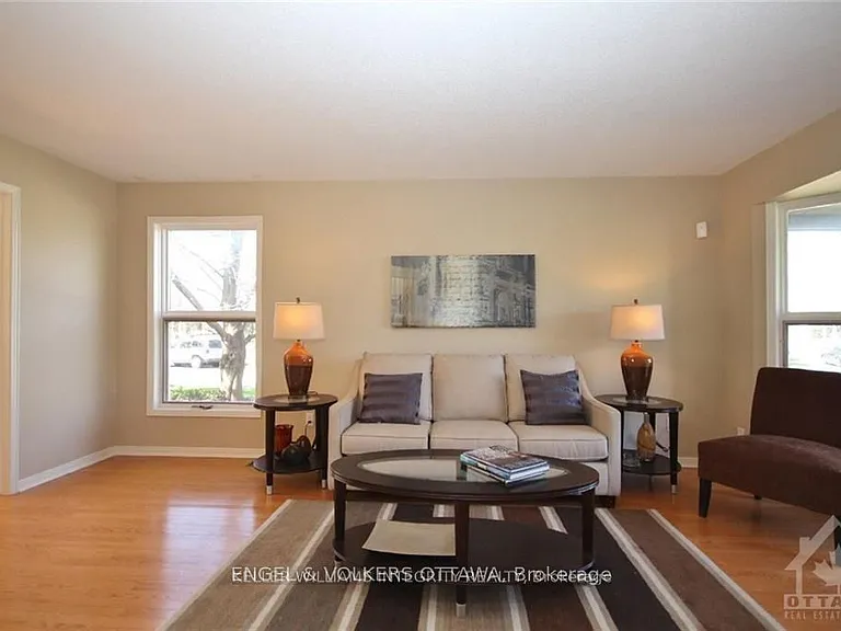 28 Country Club Dr — Photo 5