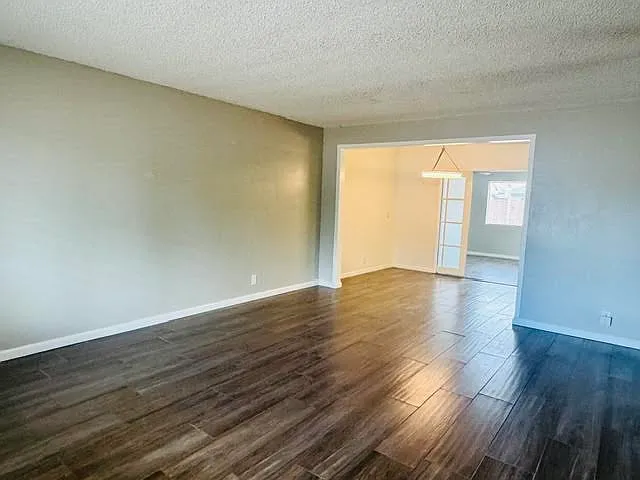 4 bed, 1299 sqft, $2,450 — Photo 3