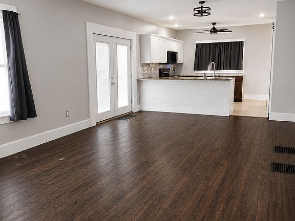 5th image of 3915 Washington Ave