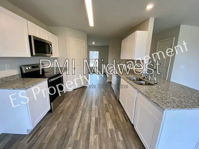 5 bed, 3.0 bath, 2405 sqft, $2,000 — Photo 4