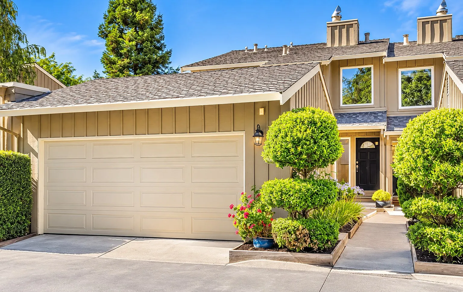3 bed, 2.5 bath, 1673 sqft, $4,200 — Photo 2