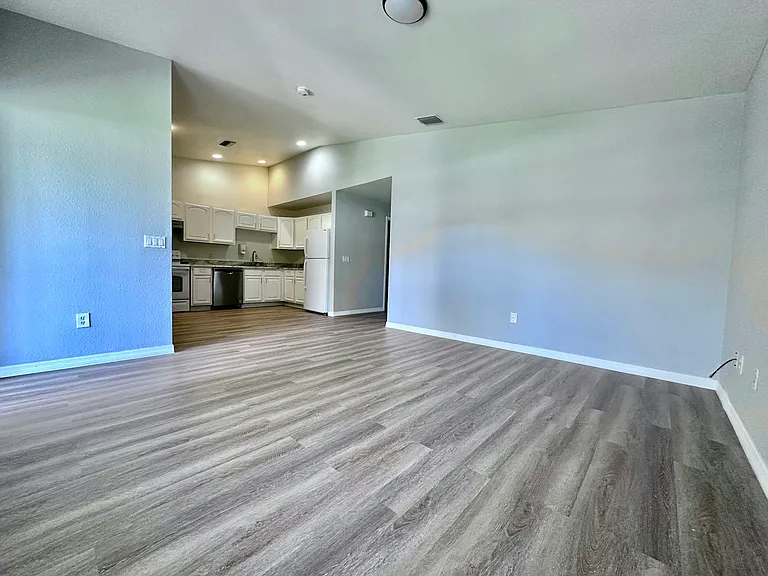 228 Homer Ave S — Photo 3
