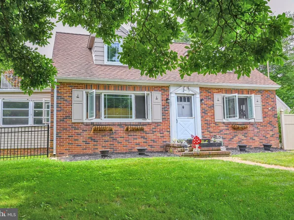 1168 Roths Church Rd, Spring Grove, PA 17362