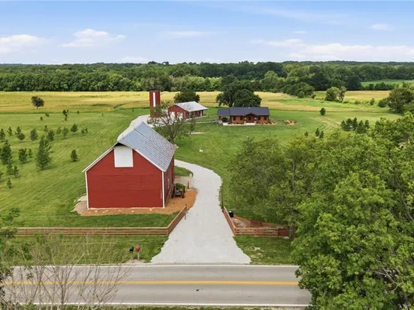 17322 S State Rte E, Pleasant Hill, MO 64080