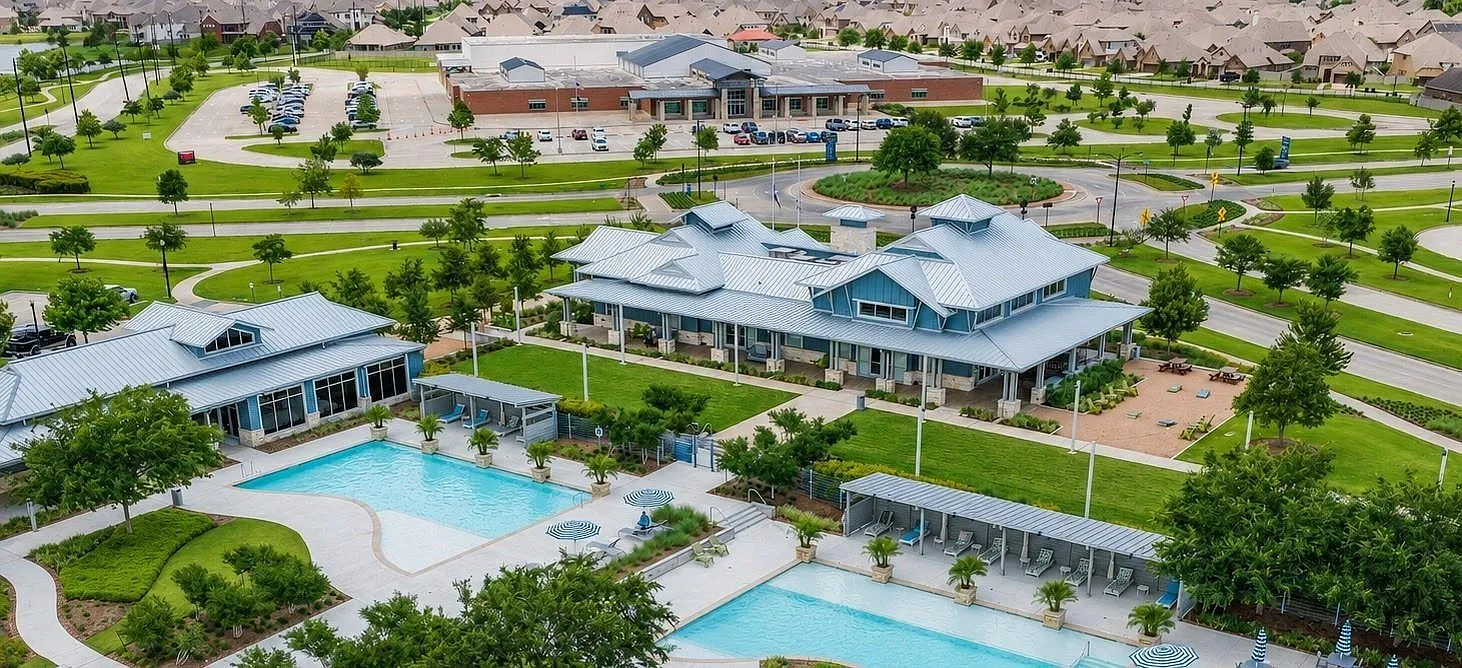 3 bed, 2.0 bath, 2526 sqft, $3,200 — Photo 2