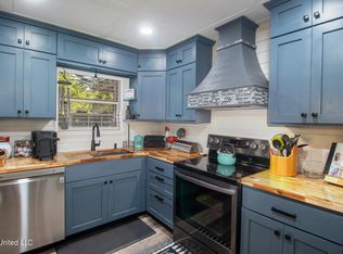 8720 Neptune Ave, Ocean Springs, MS 39564