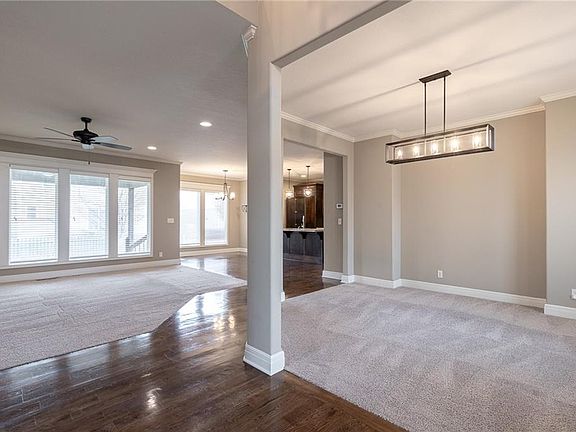 4th image of 1012 SE Auburn Ct