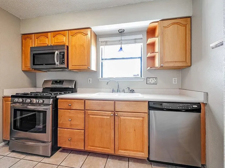 13204 Rampart St — Photo 6