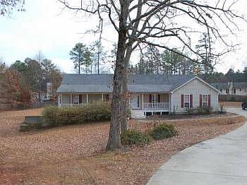 2nd image of 200 Ridgewood Cir