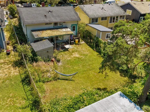 215 31st Avenue E, Seattle, WA 98112