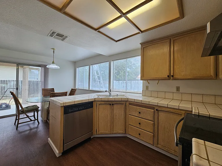 8019 Pinot Noir Way — Photo 11