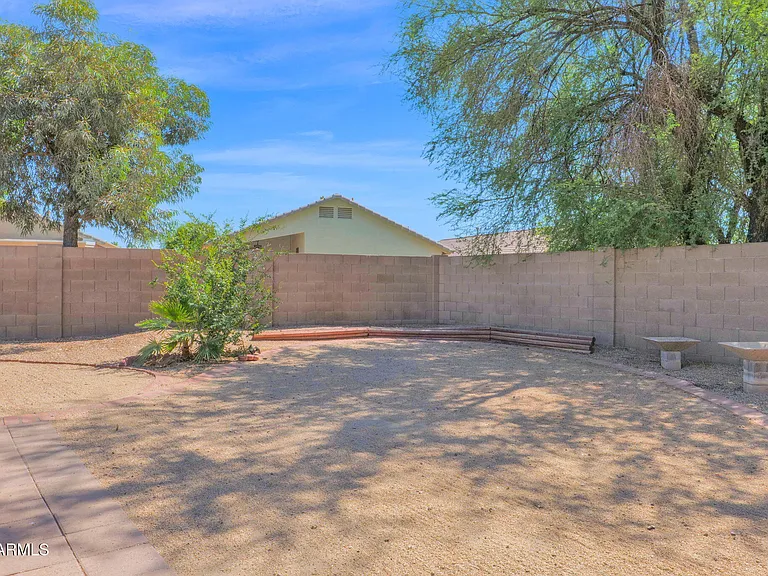 3415 E Menadota Dr — Photo 29