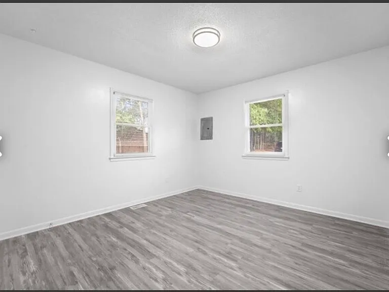 1008 Trinity St — Photo 4