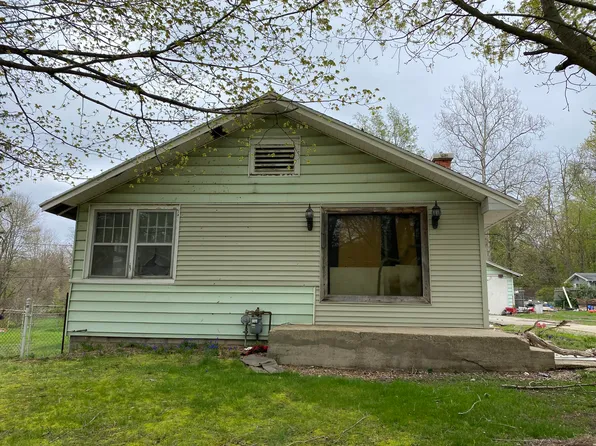 6027 Superior St, Coloma, MI 49038