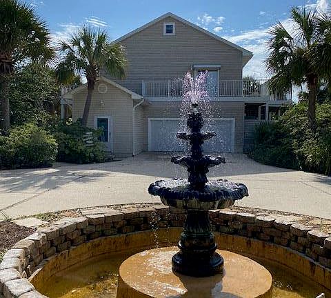 4th image of 631 Pelican Dr
