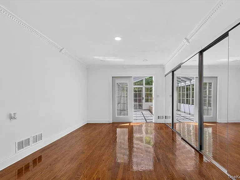 1155 Webster Ave — Photo 11