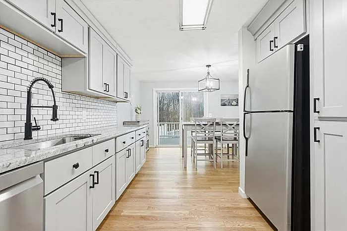 33 Santoro Rd — Photo 13