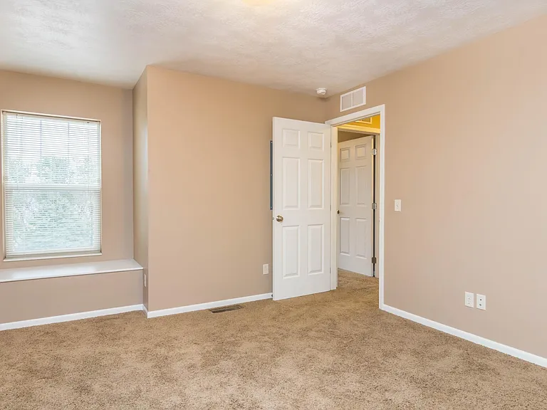 Redwood Court — Photo 15