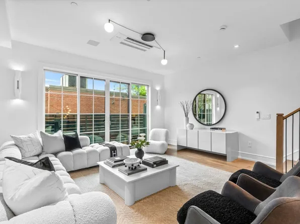 563 E Broadway #563, Boston, MA 02127