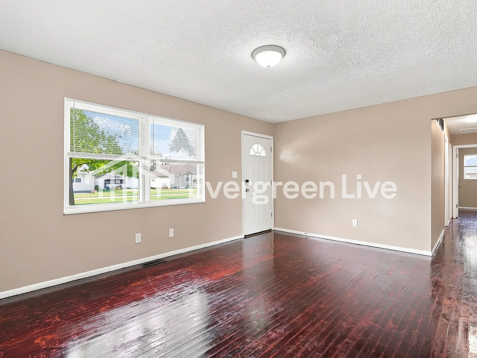 3 bed, 2.0 bath, 1083 sqft, $1,595 — Photo 3