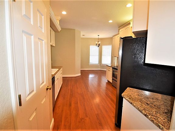 5th image of 6747 High Knoll Dr