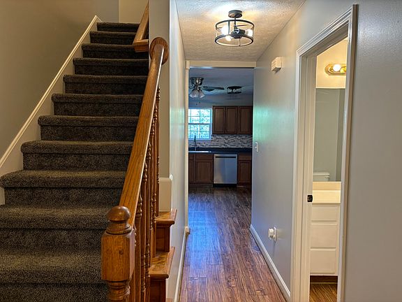 3rd image of 225 Holly Ln