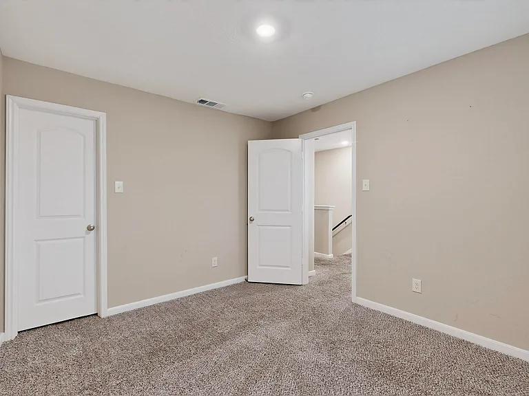 305 Honeysuckle Ln — Photo 14