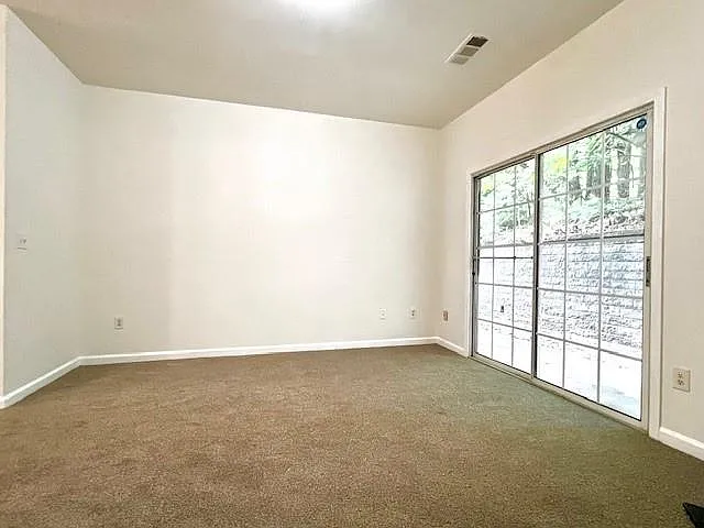 895 Redwood Dr — Photo 5