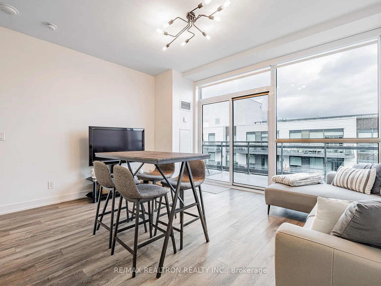 2 bed, $2,000 — Photo 3