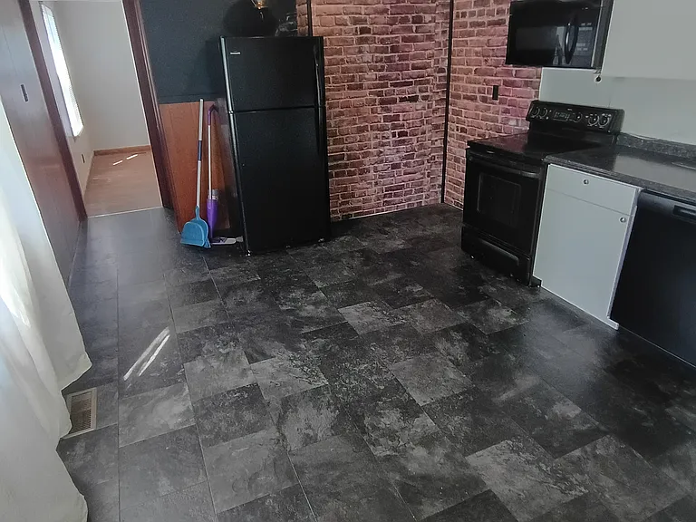 1402 N Main Ave — Photo 6
