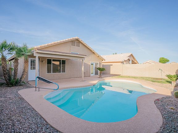 5th image of 8539 W Laurel Ln