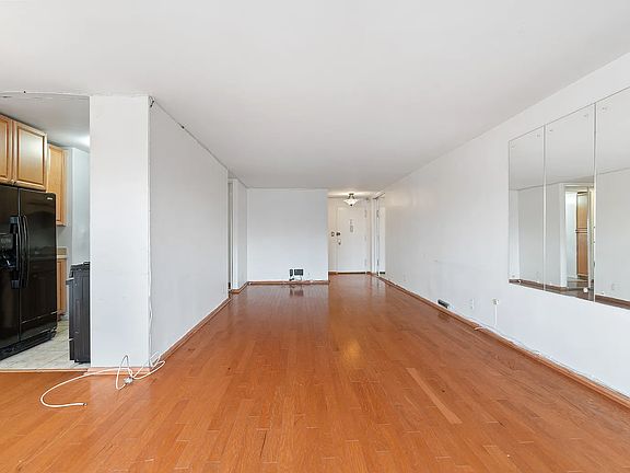 4th image of 185 Hall St APT 1113