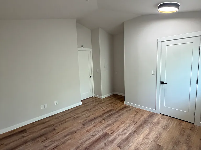2433 10th St #4 — Photo 7
