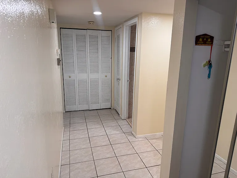 1575 Greenlea Dr #1 — Photo 12