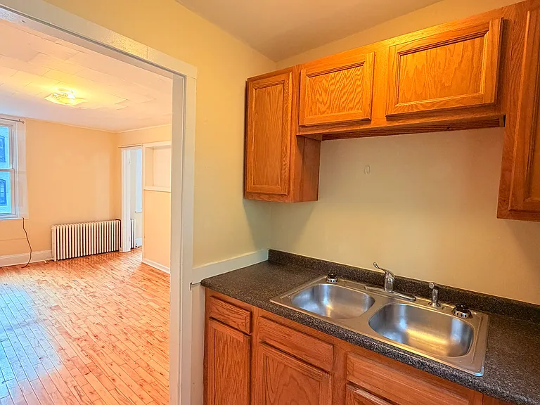 111 College St #3C — Photo 22