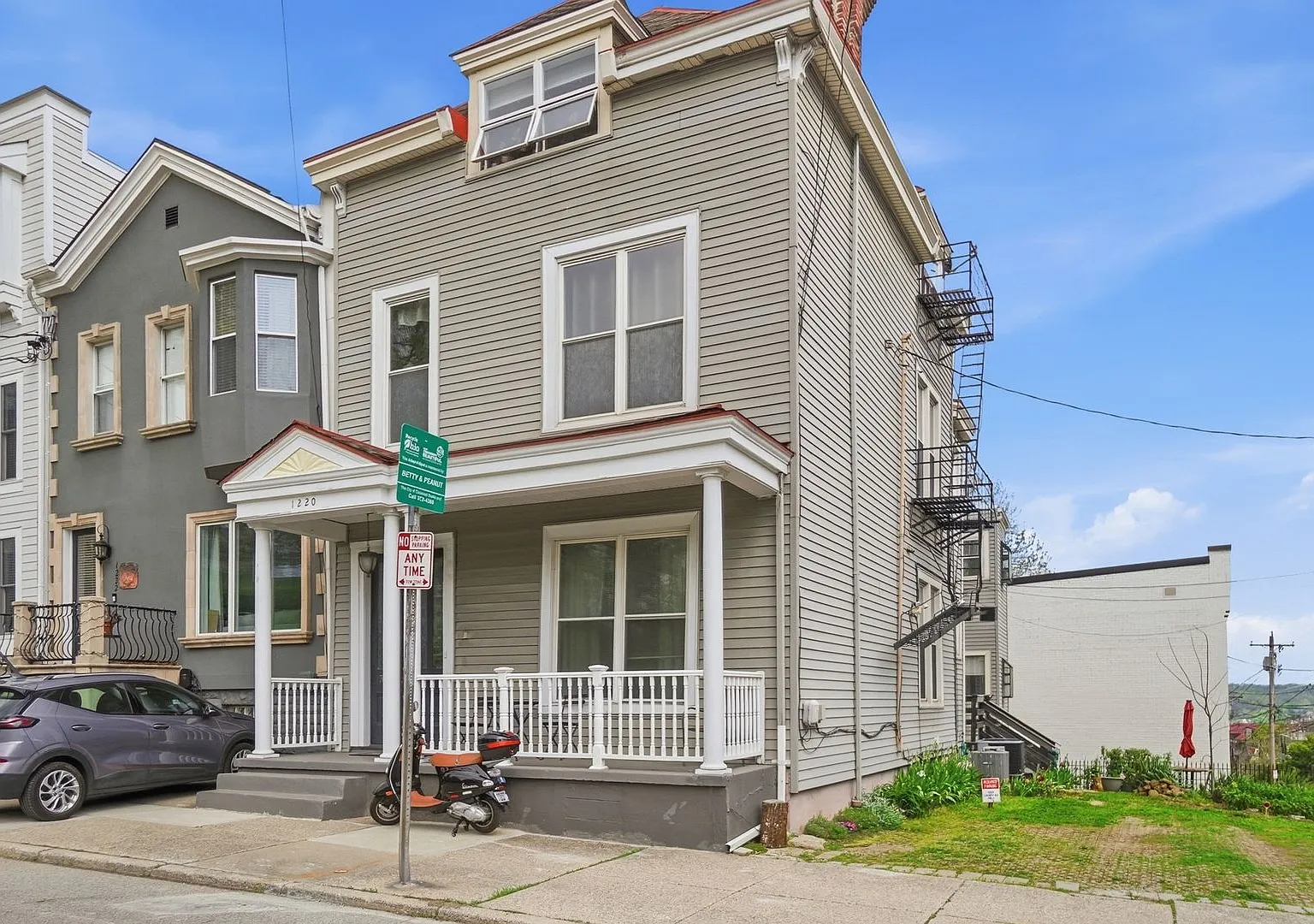 1220 Louden St — Photo 4