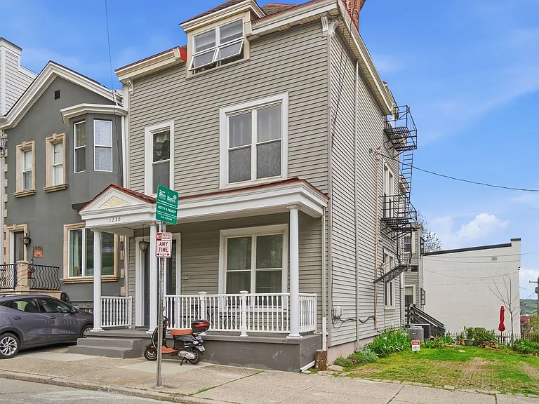 1220 Louden St — Photo 4