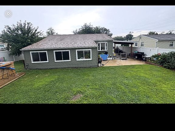 4th image of 126 Gehrig Ave