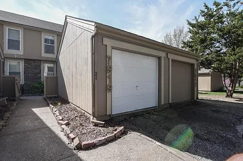 7919 Colony Ln — Photo 10