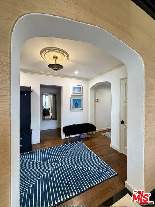 3 bed, 3.0 bath, 1817 sqft, $7,250 — Photo 3
