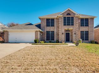 2932 Oak Ridge Dr, Hurst, TX 76054